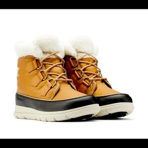 Explorer Carnival Waterproof Boot with Faux Collar